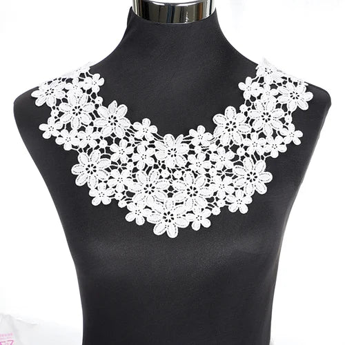 dentelle fine blanche fleurs motifs géométriques broderie opacité tissu polyester couture robe chemisier decoration
