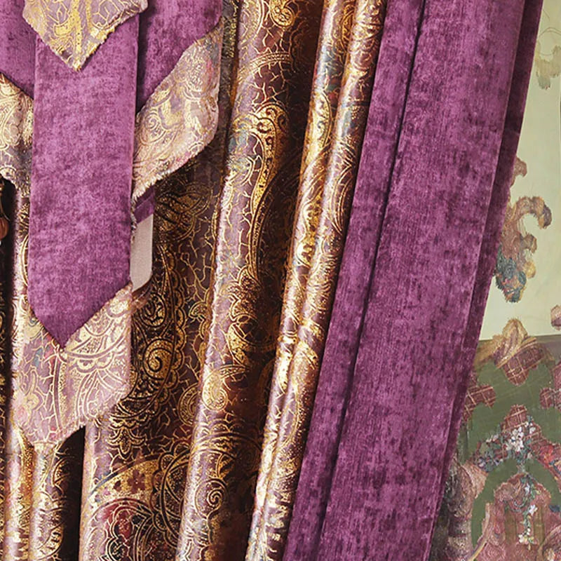 rideaux violet brocart fleurs classiques or franges dorées fenêtre chambre