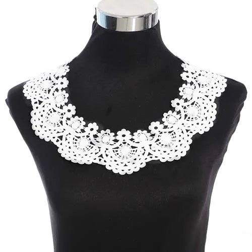 dentelle fine blanche fleurs motifs géométriques broderie opacité tissu polyester couture robe chemisier decoration