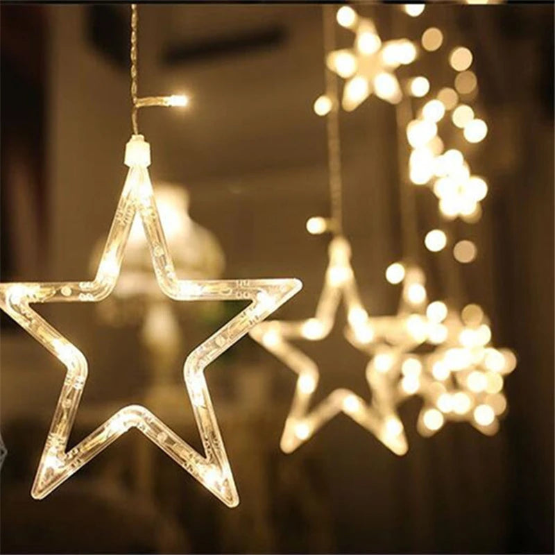 Guirlande rideau lumineuse 138 LED suspendue dans un salon
