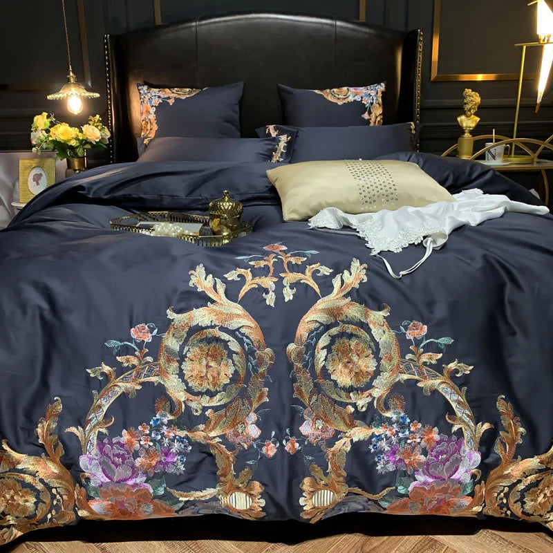 Détail de la broderie sur la housse de couette bleu marine