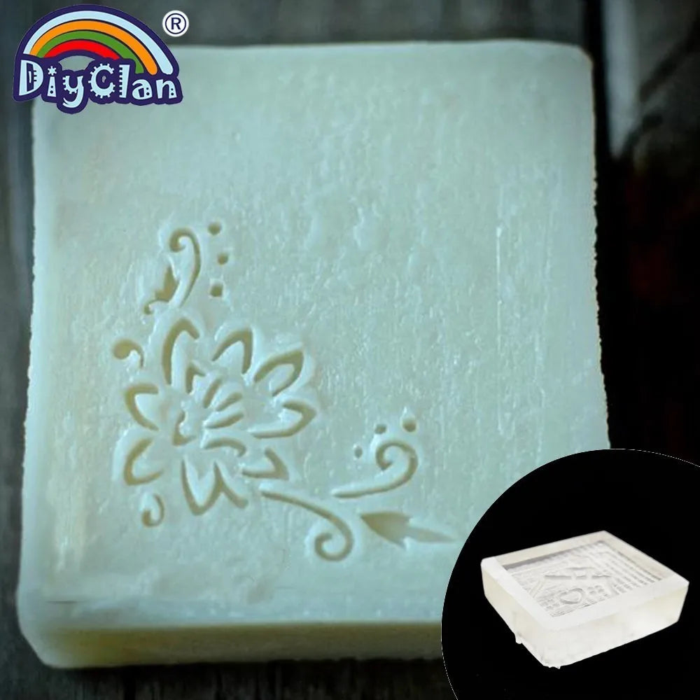 savon artisanal blanc motifs floraux gravés texture granuleuse traditionnel sans anse utilisation