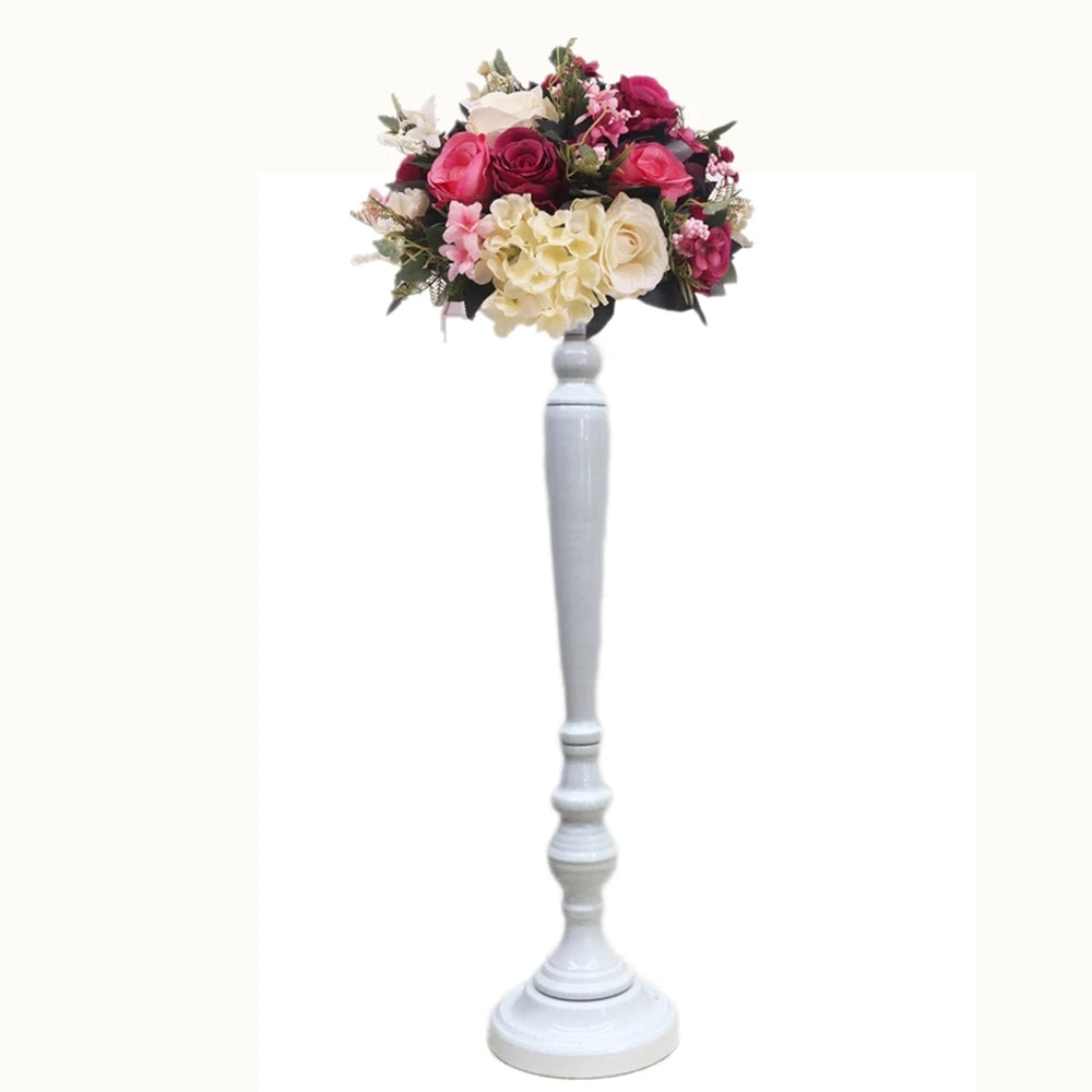 supports fleurs bougies colonne décorations sculptées classiques blanc argenté roses hortensias blancs feuillage vert