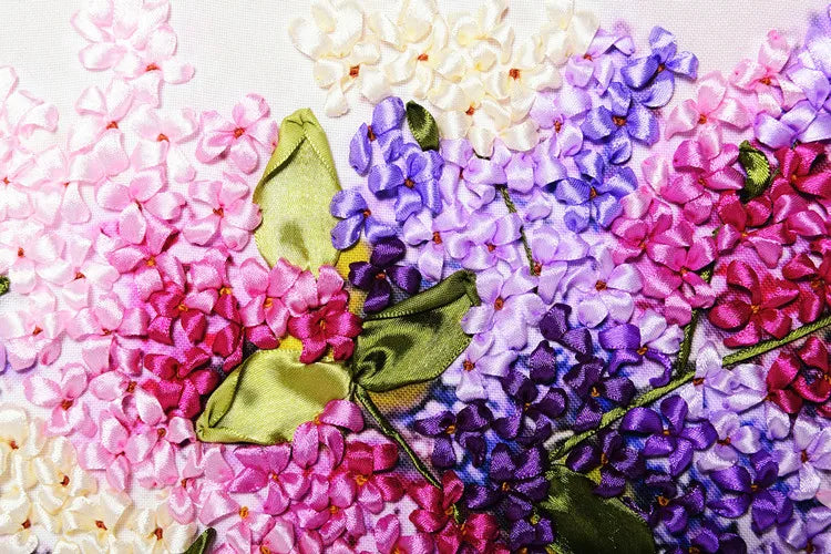 bouquet fleurs artificielles violettes roses blanches velours feuilles vertes artisanal decoration intérieur