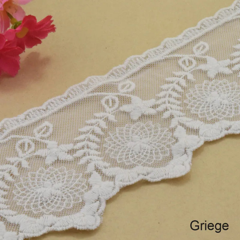 dentelle brodée coton blanc fleurs feuilles 9cm large traditionnelle opacité textile écolo
