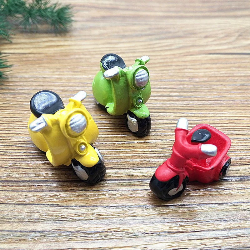 miniature scooter moto résine décor jardin micro paysage figurine jaune vert rouge objet artisanat