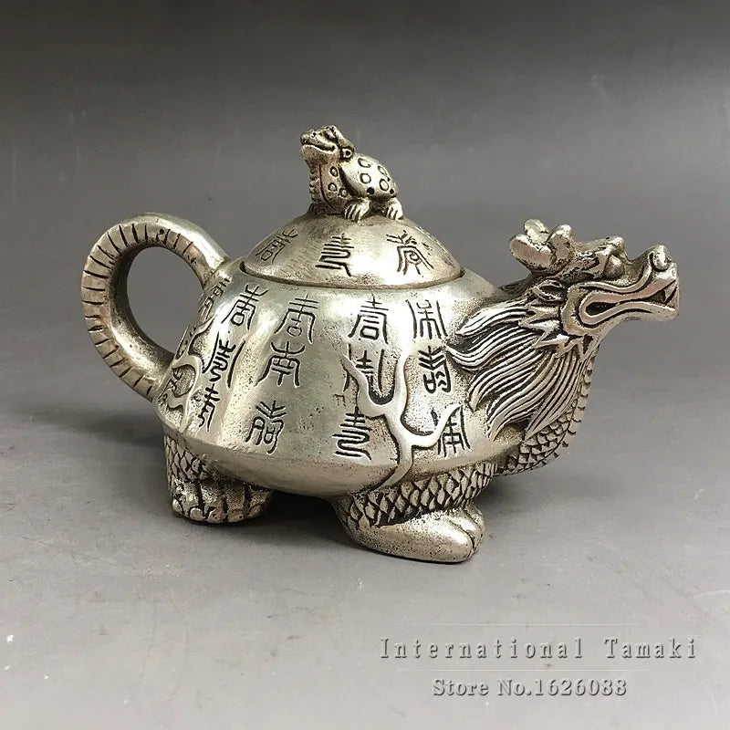 théière artisanale argentée dragon motifs floraux lettres chinoises couvercle dragonnette base sculptée