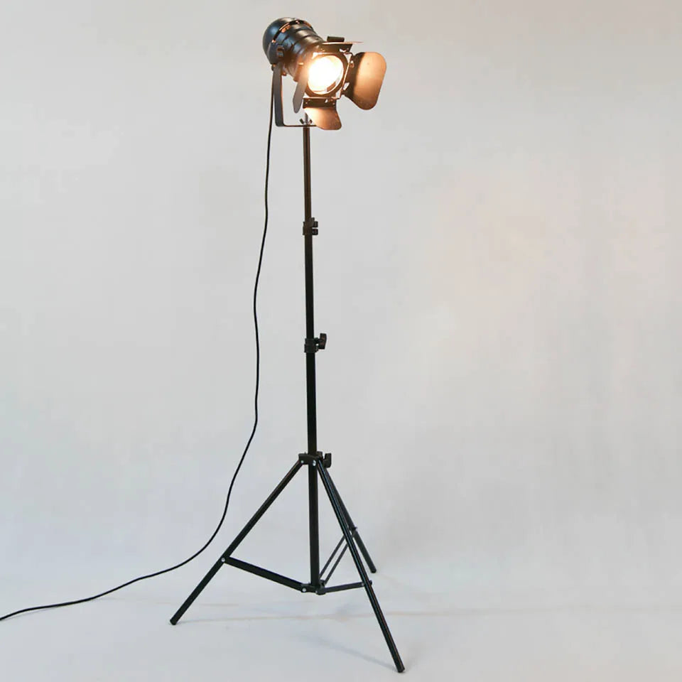 lampe studio trépied noir moderne éclairage interrupteur bouton éclairage intérieur contemporain aluminium fer