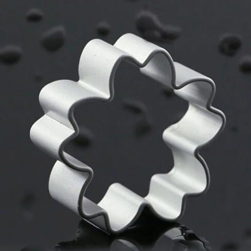outils biscuits argentés forme cœur triangle moderne aluminium