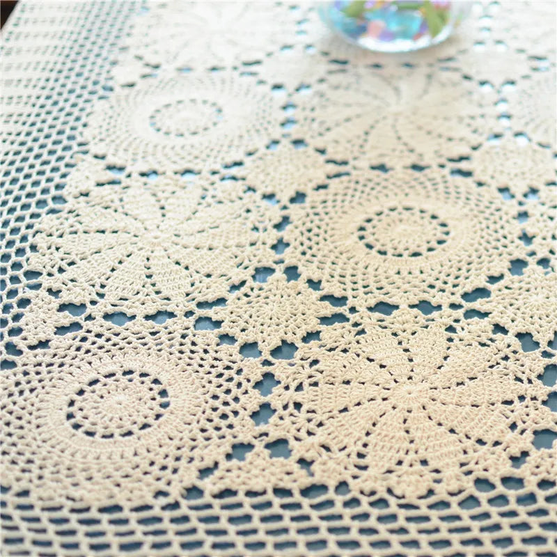 serviette table crochetée motif floral vintage coton couleur beige clair maison fêtes banquets