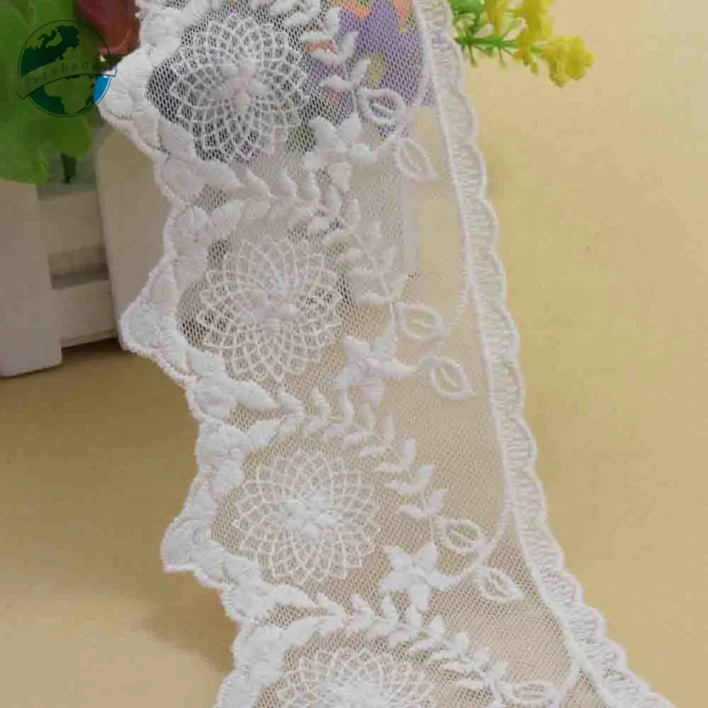 dentelle brodée coton blanc fleurs feuilles 9cm large traditionnelle opacité textile écolo