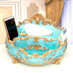 boîte mouchoirs baroque or ornements roses fleurs blanches smartphone parfum télécommande translucent