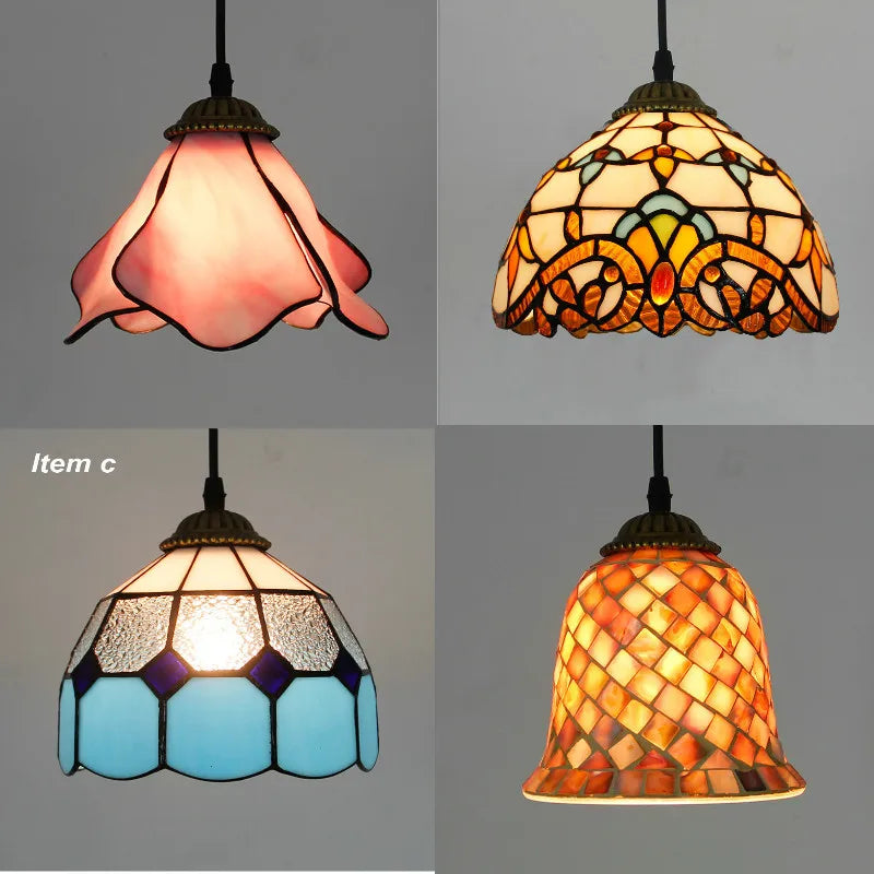 lampe suspendue tiffany verre teinté motifs floraux géométriques multicolore jaune rouge bleu salon chambre