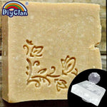 savon artisanal blanc motifs floraux gravés texture granuleuse traditionnel sans anse utilisation