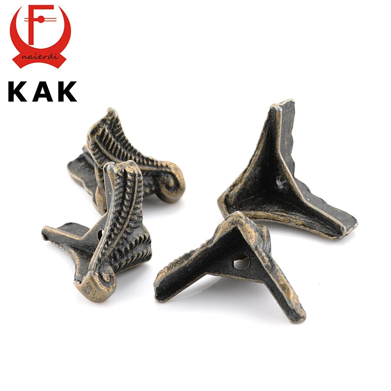 supports d'angle bronze décorations végétales antique fixations ornementales bois métalliques patinées rustiques