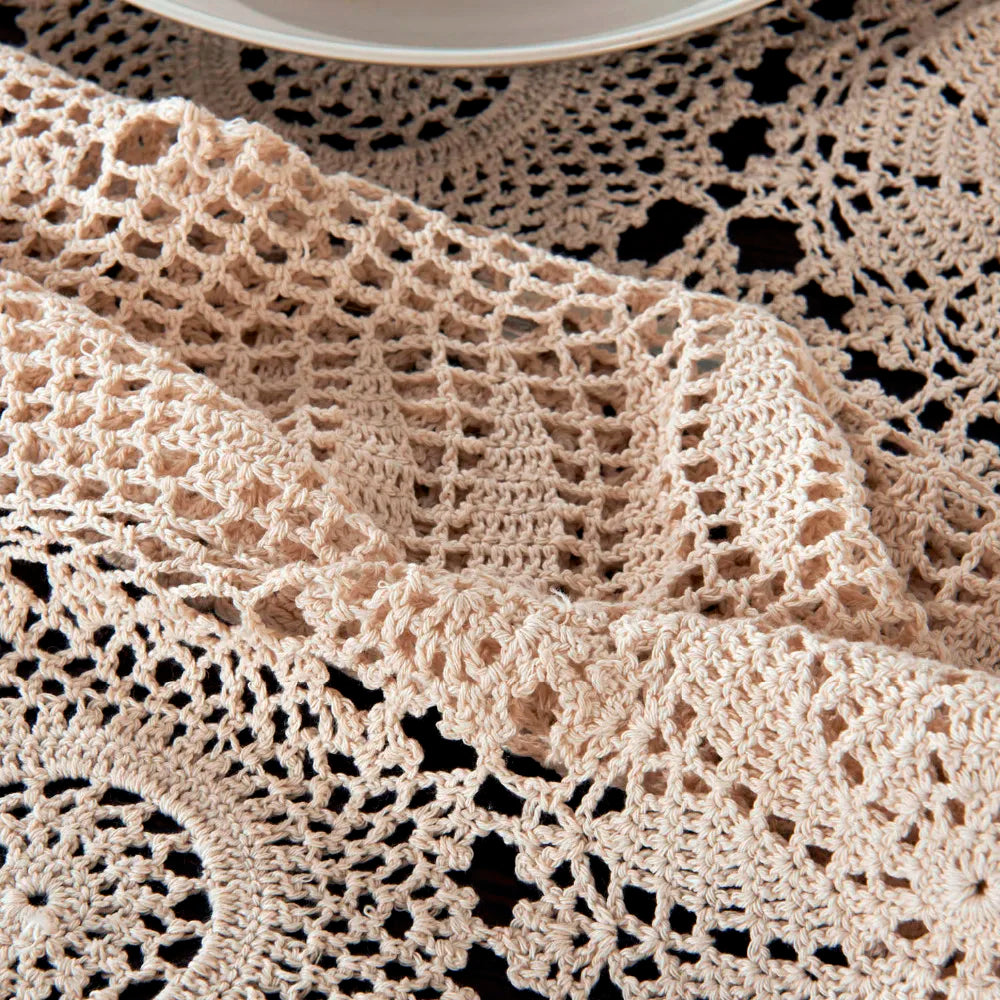 serviette table crochetée motif floral vintage coton couleur beige clair maison fêtes banquets