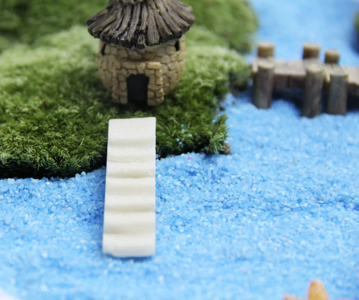miniature maison jardin rustique résine pierre bois porte fenêtre toit pont moulin ventillage