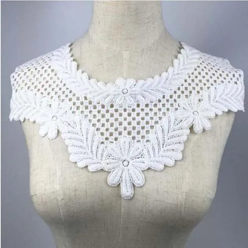 dentelle fine blanche fleurs motifs géométriques broderie opacité tissu polyester couture robe chemisier decoration