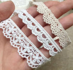 ruban dentelle blanche fleurs motif floral opacité classique