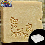 savon artisanal blanc motifs floraux gravés texture granuleuse traditionnel sans anse utilisation
