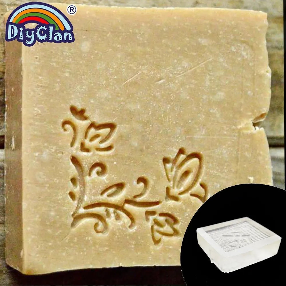 savon artisanal blanc motifs floraux gravés texture granuleuse traditionnel sans anse utilisation