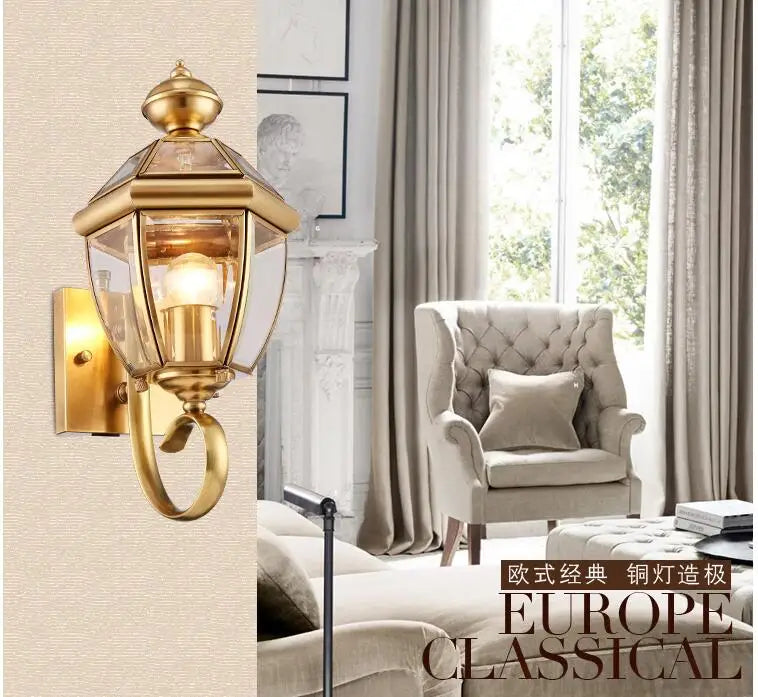 lampe murale classique dorée transparente motifs géométriques ampoule chambre coucher