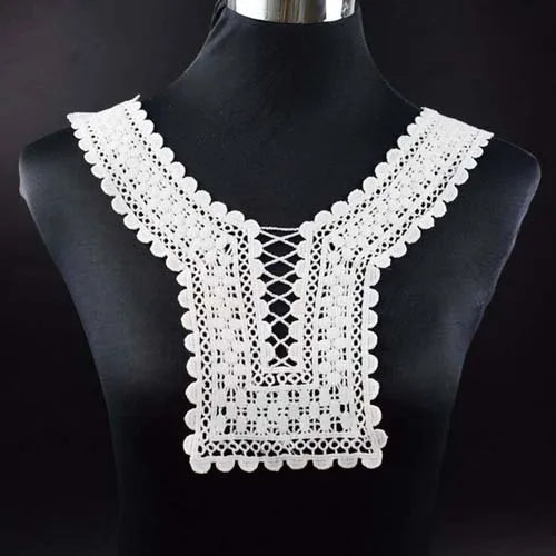 dentelle fine blanche fleurs motifs géométriques broderie opacité tissu polyester couture robe chemisier decoration