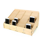 Boîte de rangement en bois pour téléphone portable sur un bureau moderne