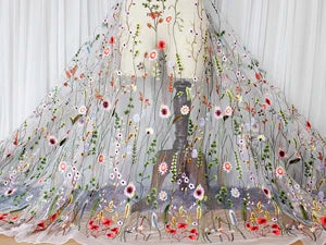 tissu maille brodé fleurs multicolores transparent polyester 130cm large femme élégant mariage décoration artisanat