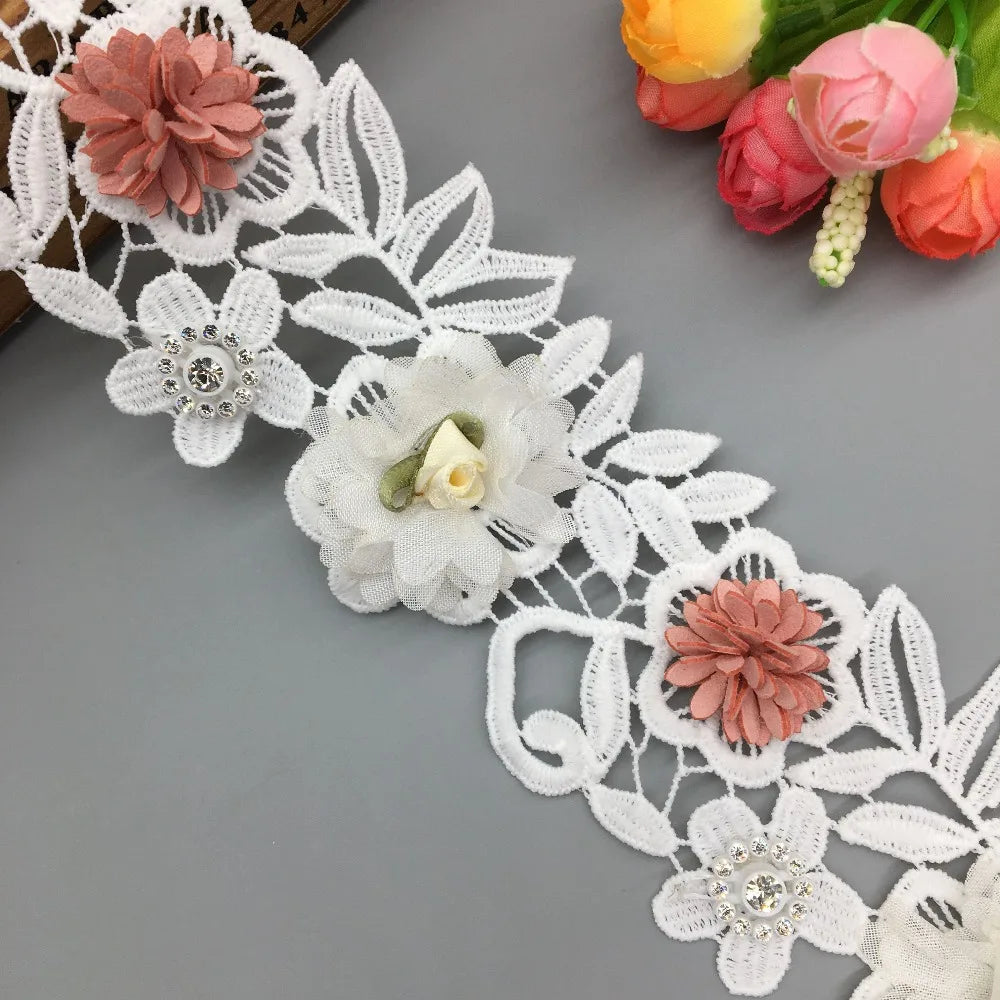 ruban dentelle fleurs brodées rose pâle mariage blanc décor solubre écologique