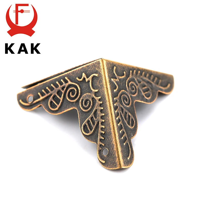 protege coin decoratif bronze vieilli gravure florale meuble vintage ornemental fixations trous