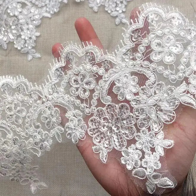 ruban dentelle polyester blanc motifs fleurs ajourés classique romantique festif largeur 13cm opaque erotique
