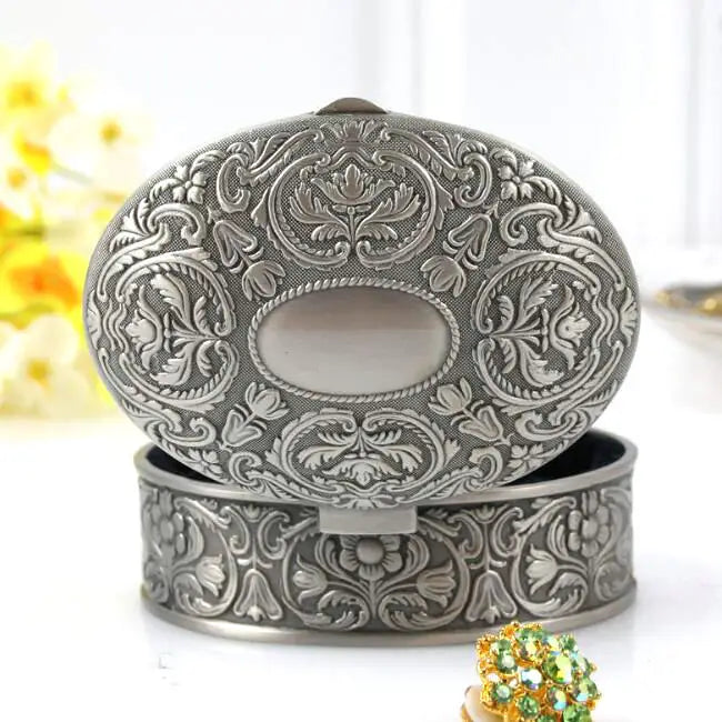 boîte bijoux vintage métal ornements floraux argenté clapets tissu intérieur blanches broche pierres précieuses