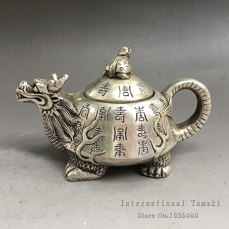 théière artisanale argentée dragon motifs floraux lettres chinoises couvercle dragonnette base sculptée