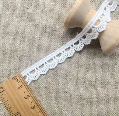 ruban dentelle blanche fleurs motif floral opacité classique