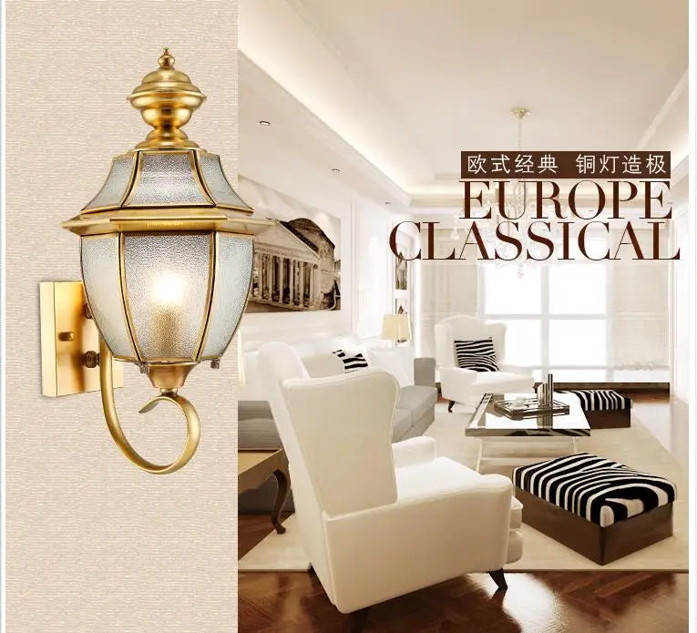 lampe murale classique dorée transparente motifs géométriques ampoule chambre coucher