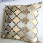 coussin carré moderne motif géométrique vert olive beige marron clair 45x45cm polyester chenille