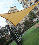 Voile d'ombrage triangulaire vue de dessous