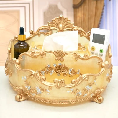 boîte mouchoirs baroque or ornements roses fleurs blanches smartphone parfum télécommande translucent