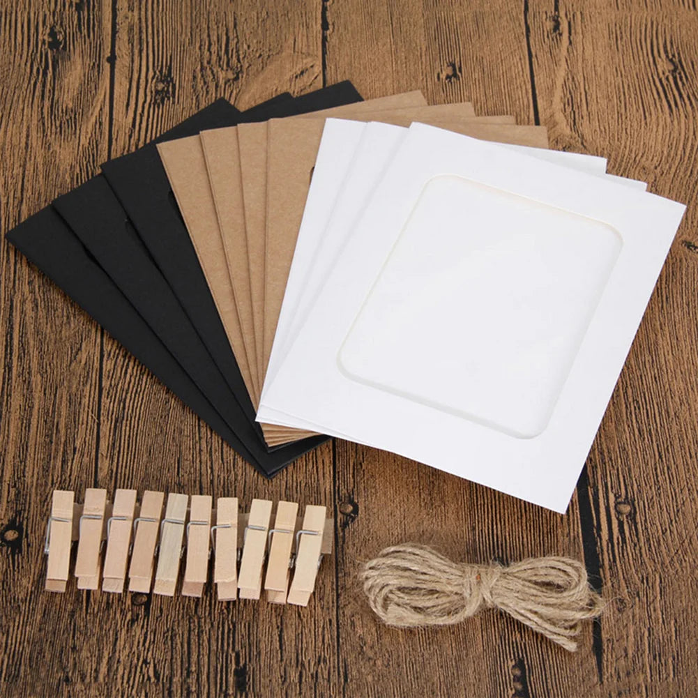 cadres photo papier kraft noir marron blanc suspension pinces bois décoration murrale rustic vintage