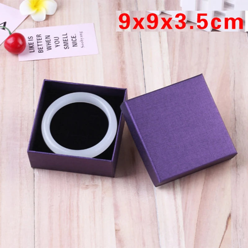 Boîte d'emballage pour collier violette