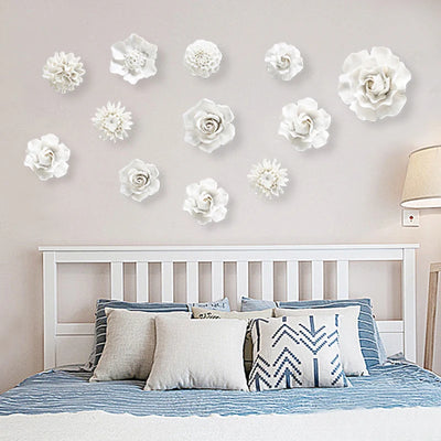 Détail de la décoration murale en céramique fleur peinte à la main