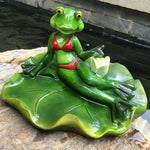 statues grenouilles decoratives vert rouge feuilles fleurs lotus bassin decoration humoristiqueextérieur maison