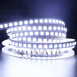 Ruban LED découpé et adapté à un contour de miroir