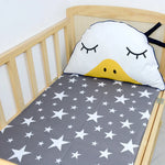 drap housse lit bébé coton motif oiseau étoile enfant chambre moderne blanc jaune gris