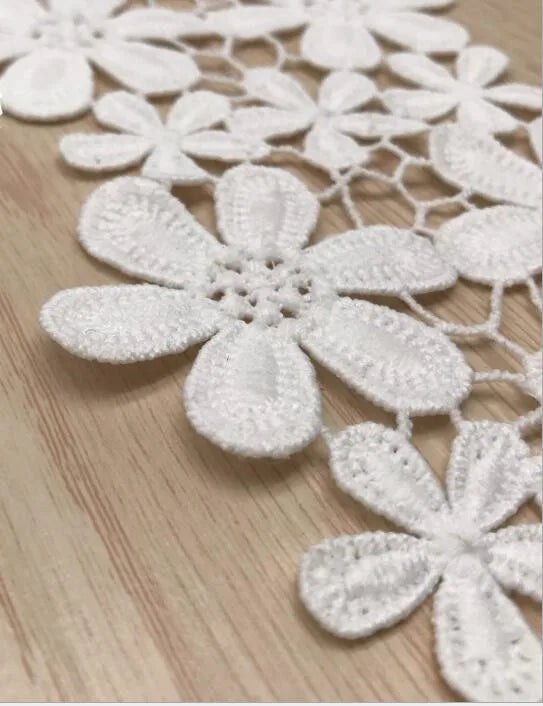 dentelle polyester fleurs blanches traditionnelle opaques haute qualité couture décoration artisanale solubre ecolo