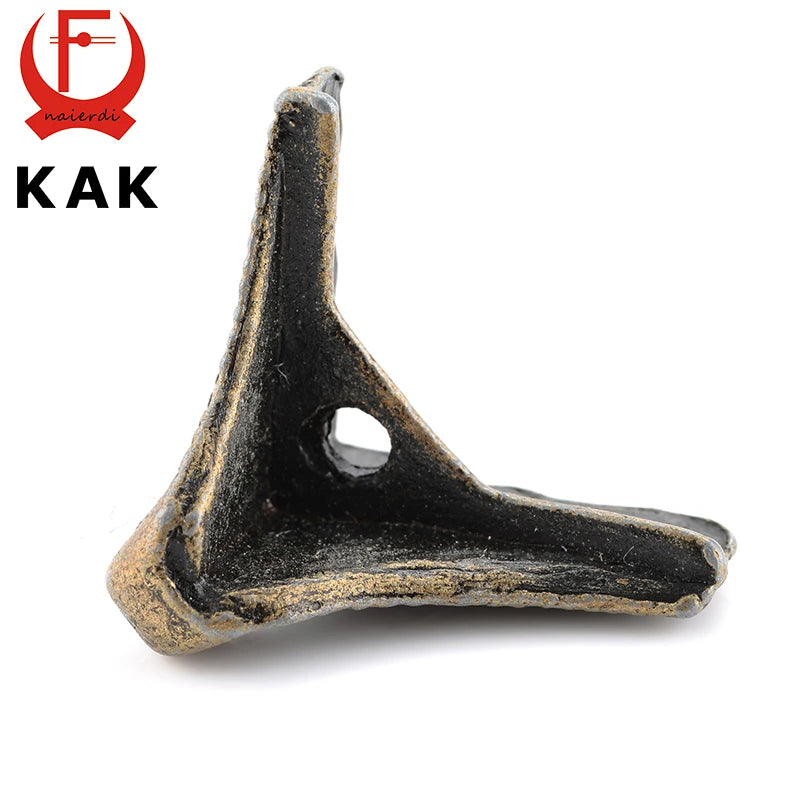 supports d'angle bronze décorations végétales antique fixations ornementales bois métalliques patinées rustiques