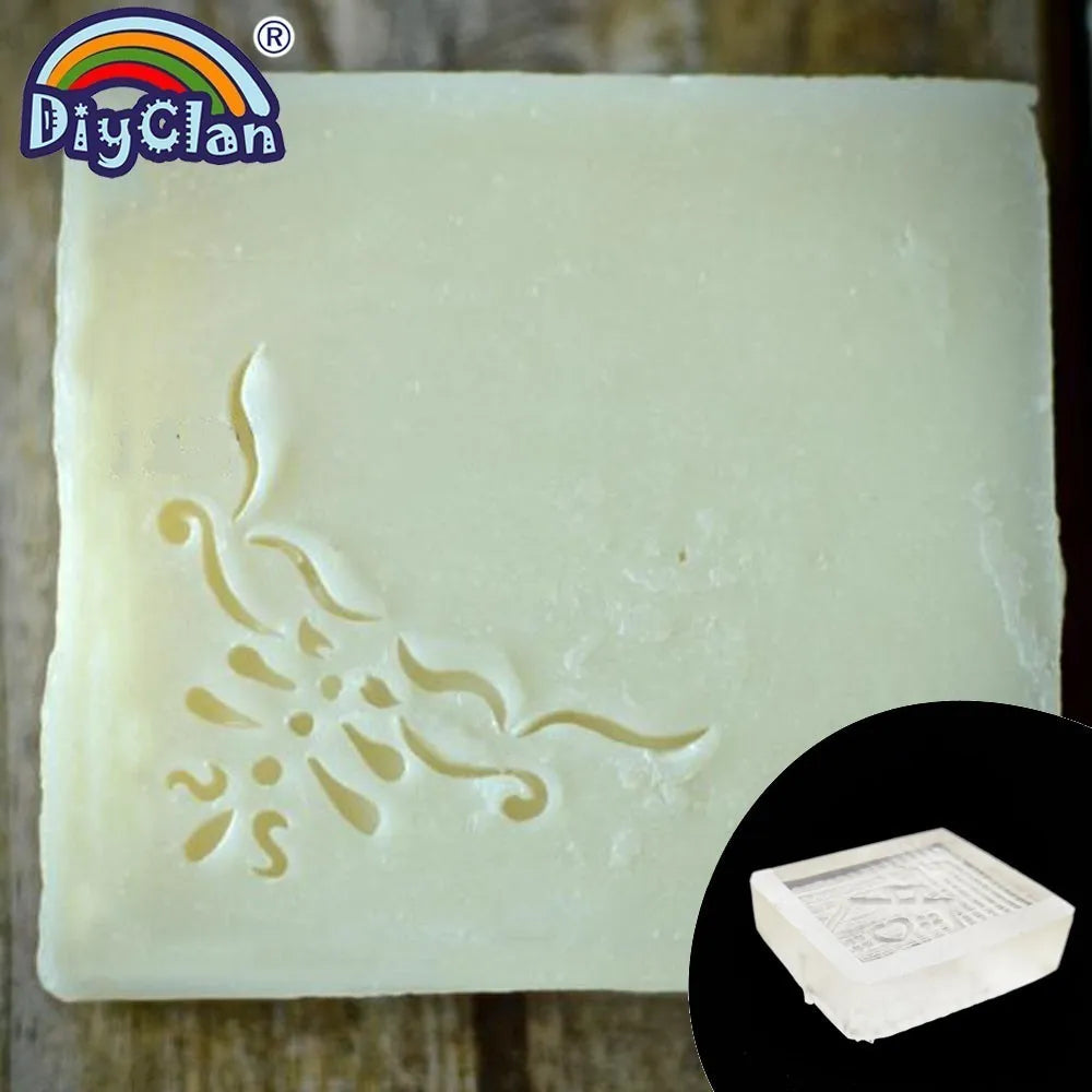 savon artisanal blanc motifs floraux gravés texture granuleuse traditionnel sans anse utilisation