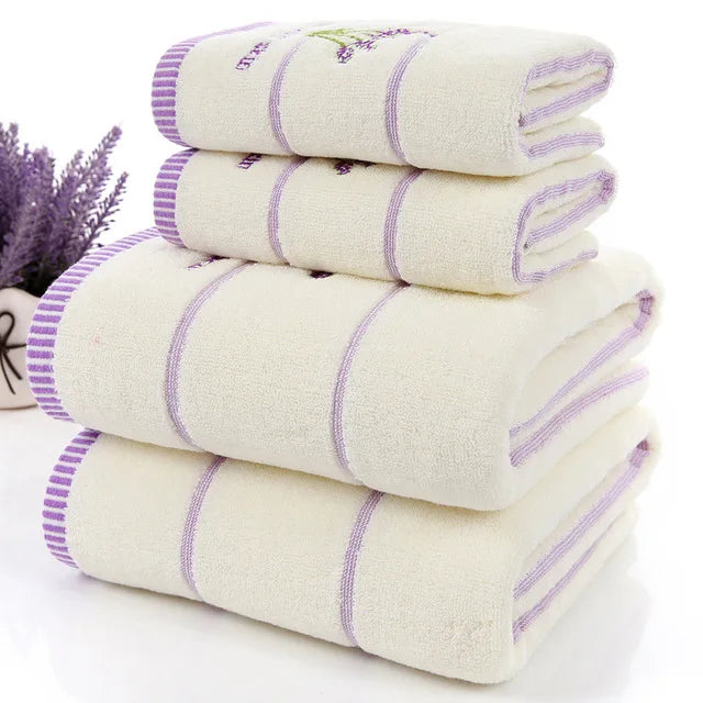 serviettes coton violet brodé fleurs classiques blanches maison rapide douces