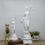 statue ornementale justice égale balance épée détail classique blanc orDecoration intérieure antique modernisée